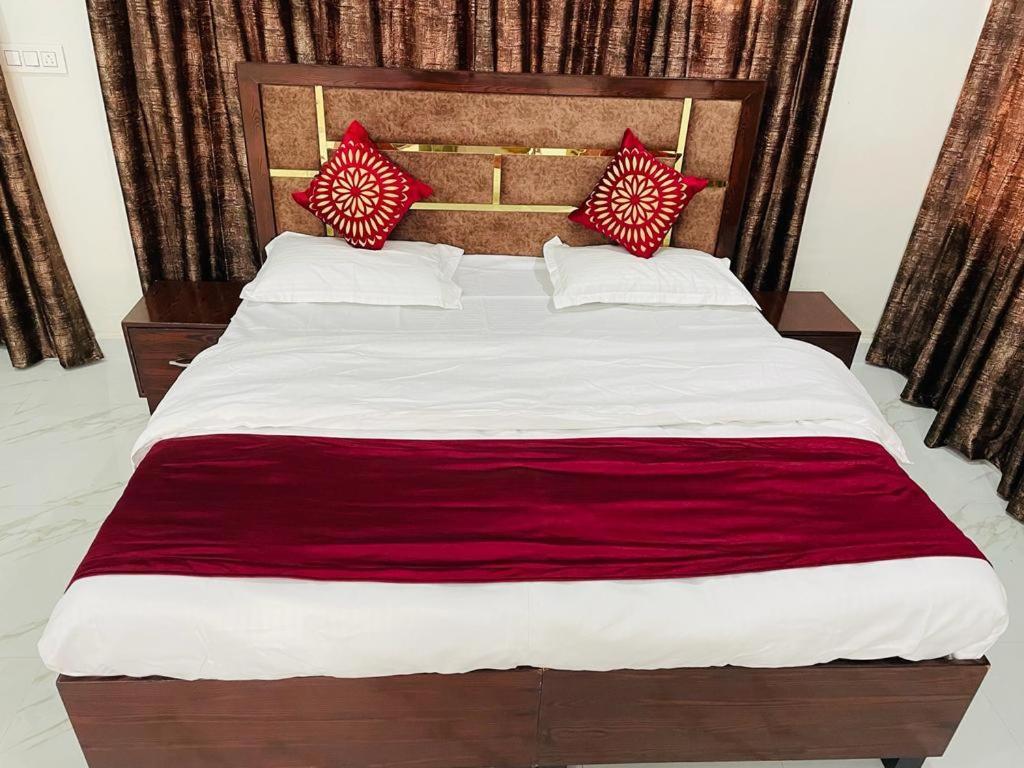 Zora Park Luxury Rooms Visakhapatnam Esterno foto